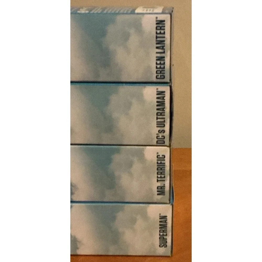 BRAND NEW LOT‎ 4DC COMICS 12
